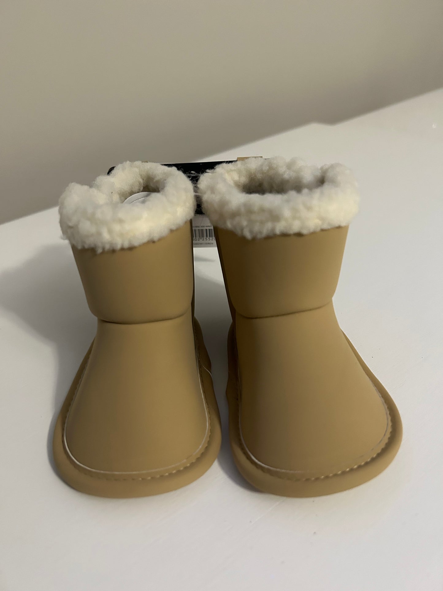 Infant girl brown fur boots